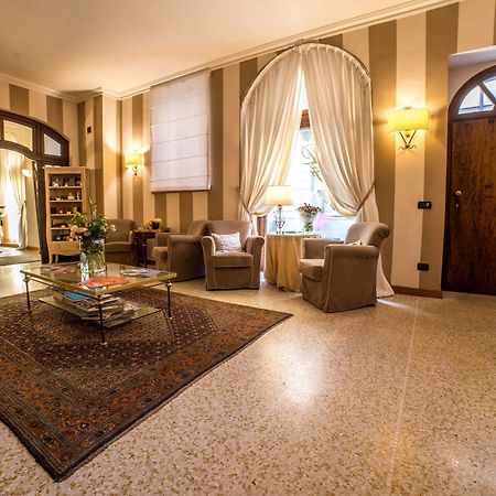 Palazzo Finati Bed and Breakfast Alba  Exteriör bild
