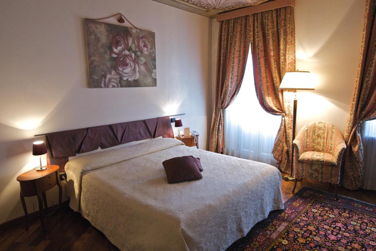 Palazzo Finati Bed and Breakfast Alba  Exteriör bild