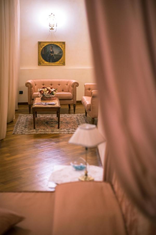 Palazzo Finati Bed and Breakfast Alba  Exteriör bild