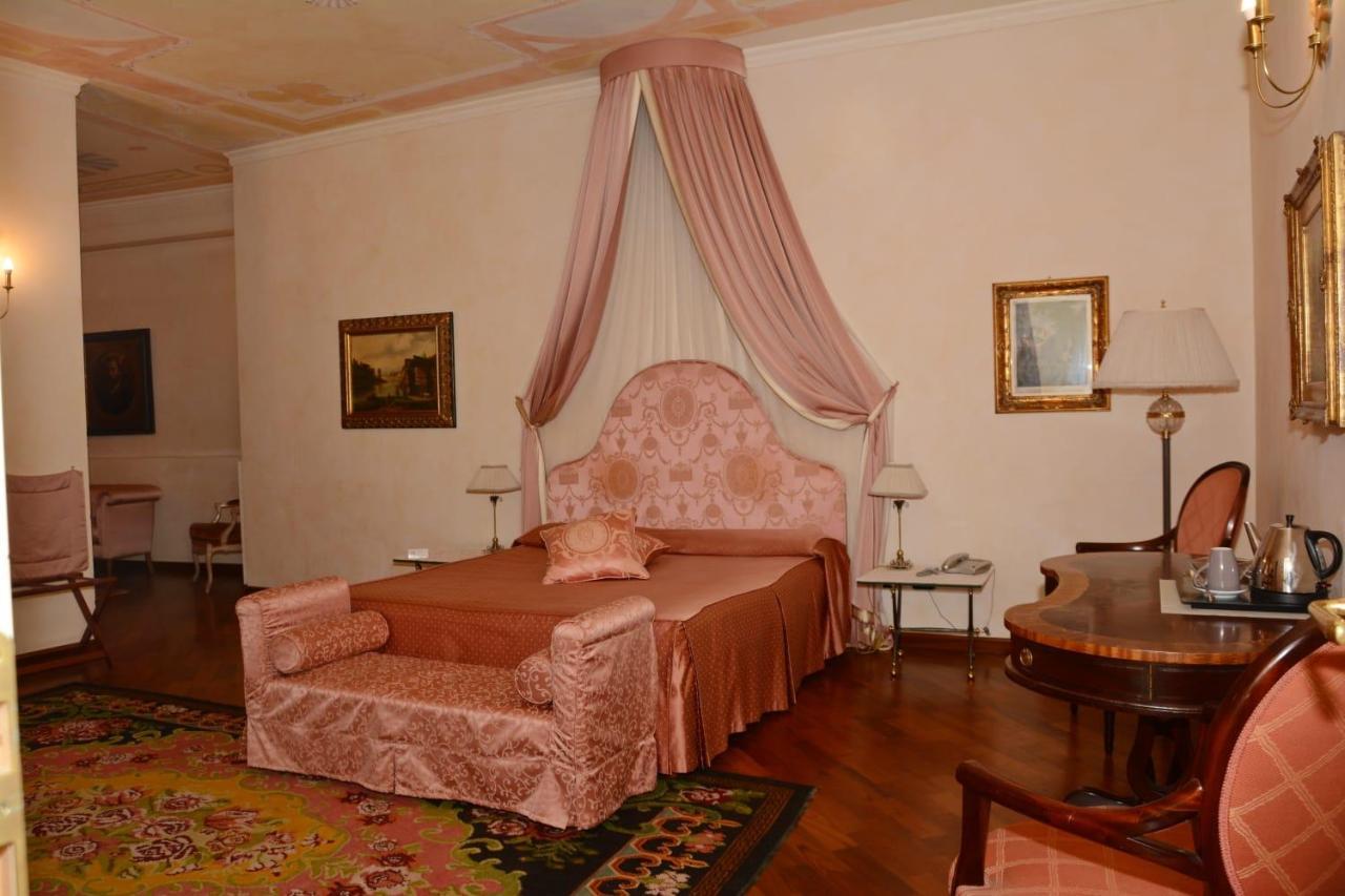 Palazzo Finati Bed and Breakfast Alba  Exteriör bild