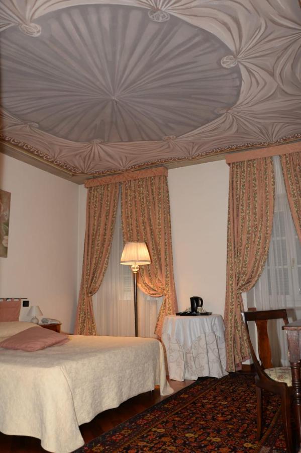 Palazzo Finati Bed and Breakfast Alba  Exteriör bild