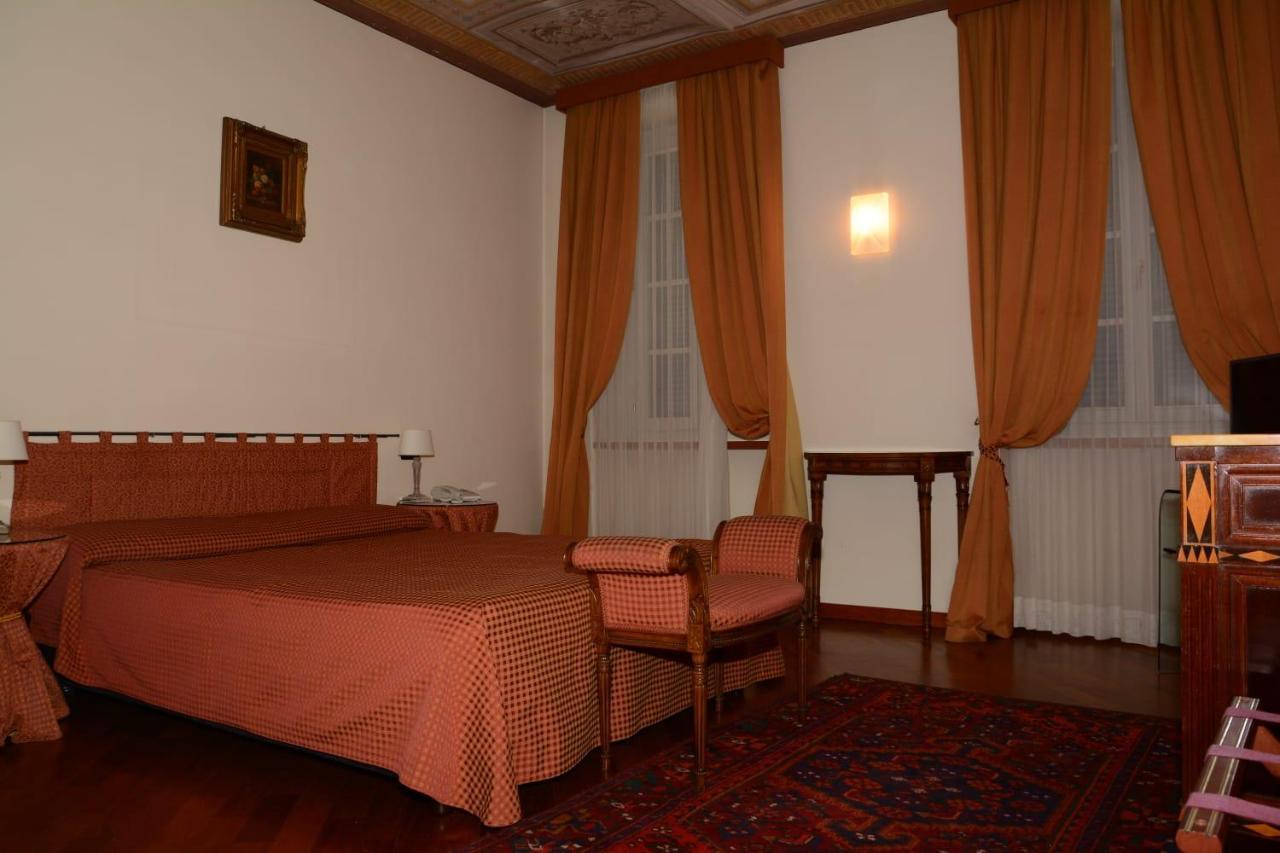 Palazzo Finati Bed and Breakfast Alba  Exteriör bild