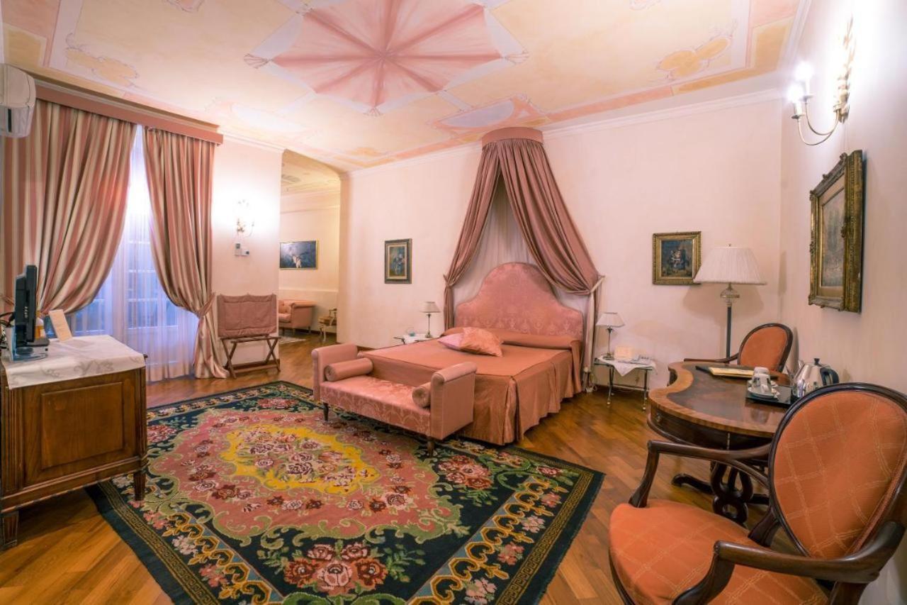Palazzo Finati Bed and Breakfast Alba  Exteriör bild