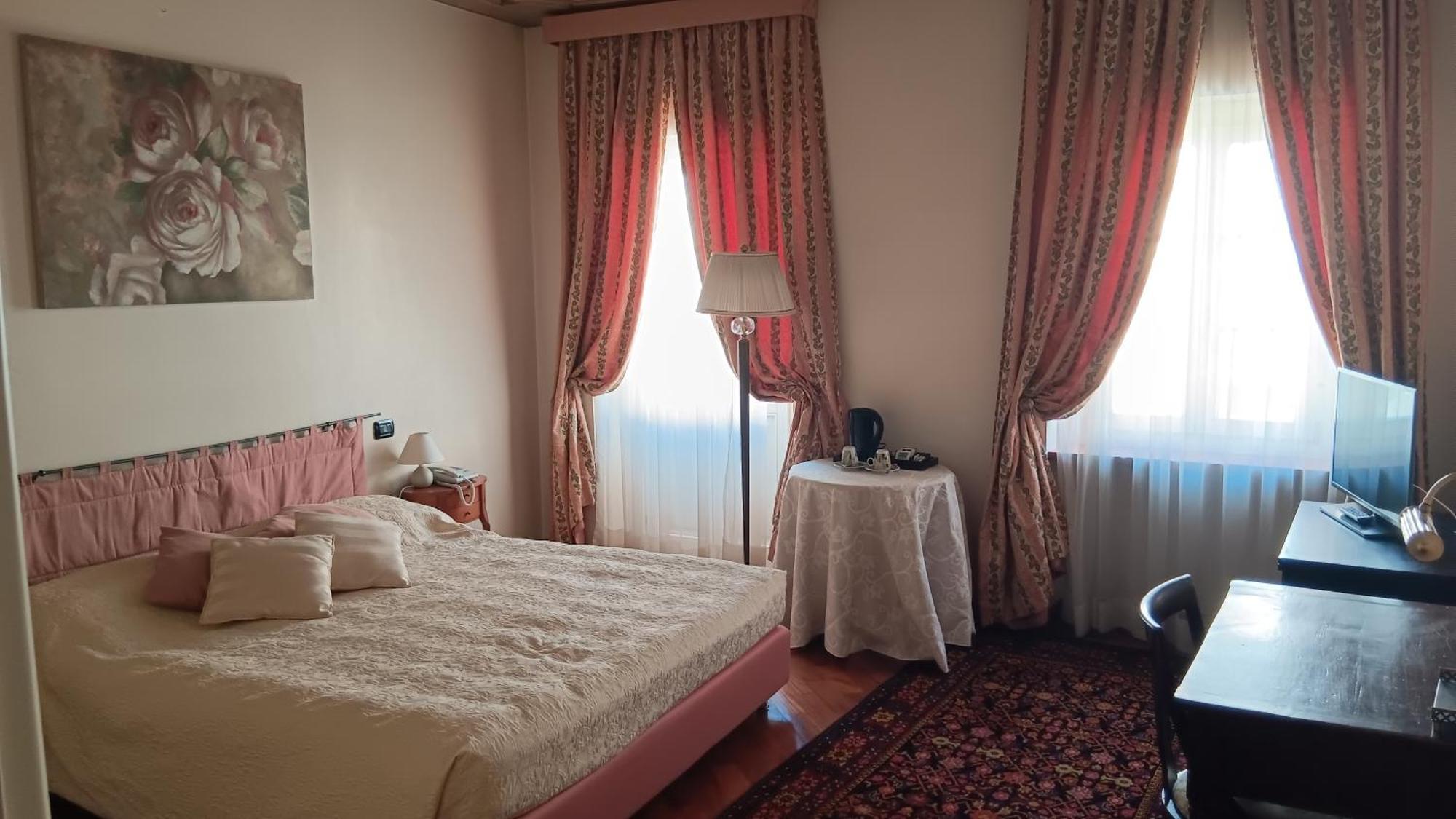 Palazzo Finati Bed and Breakfast Alba  Exteriör bild
