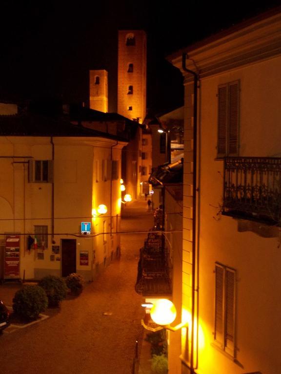 Palazzo Finati Bed and Breakfast Alba  Exteriör bild