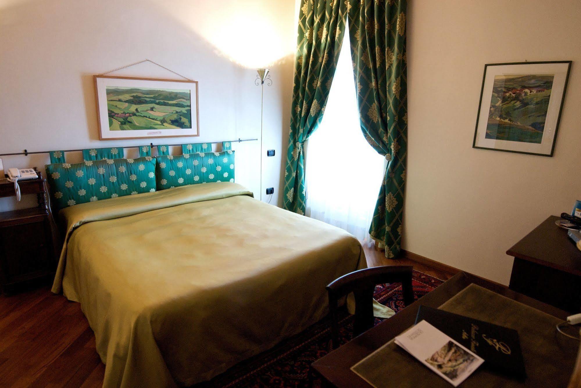 Palazzo Finati Bed and Breakfast Alba  Exteriör bild