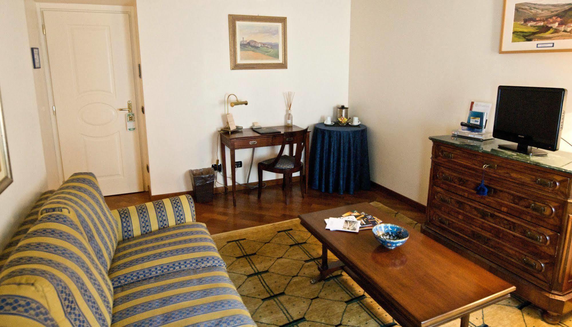 Palazzo Finati Bed and Breakfast Alba  Exteriör bild