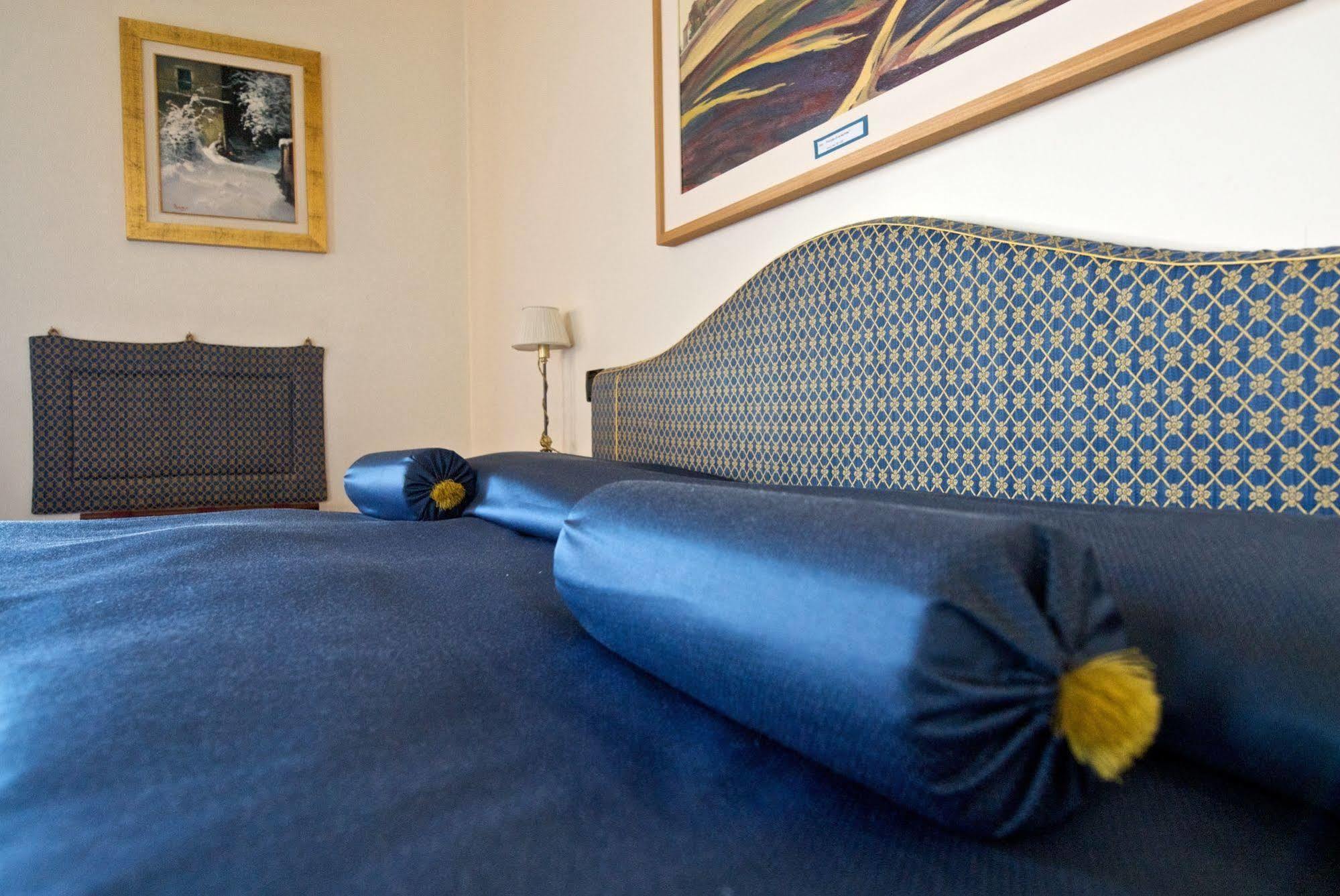 Palazzo Finati Bed and Breakfast Alba  Exteriör bild