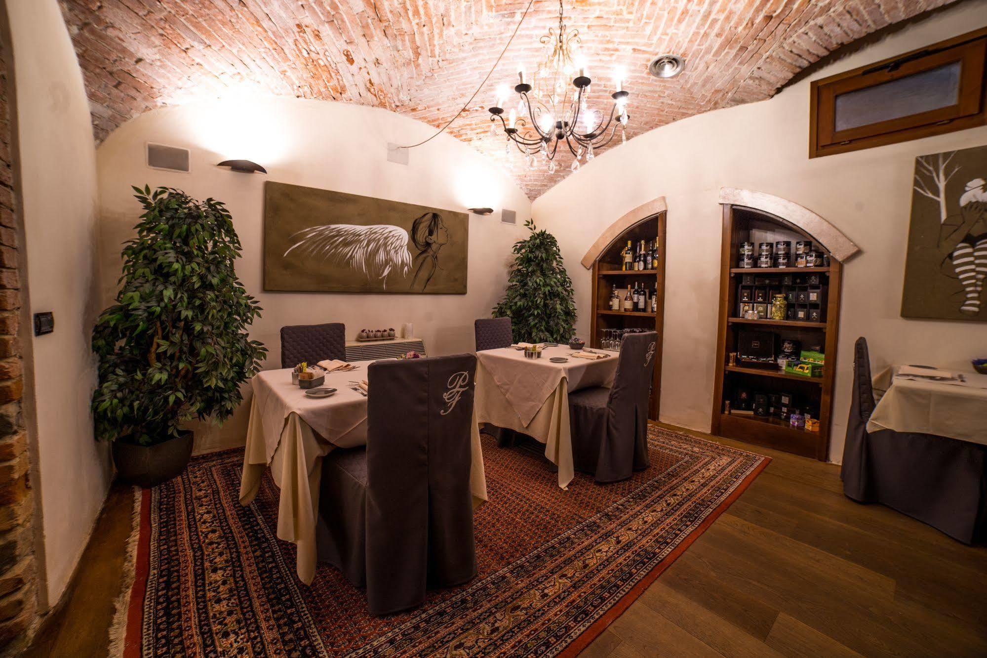Palazzo Finati Bed and Breakfast Alba  Exteriör bild